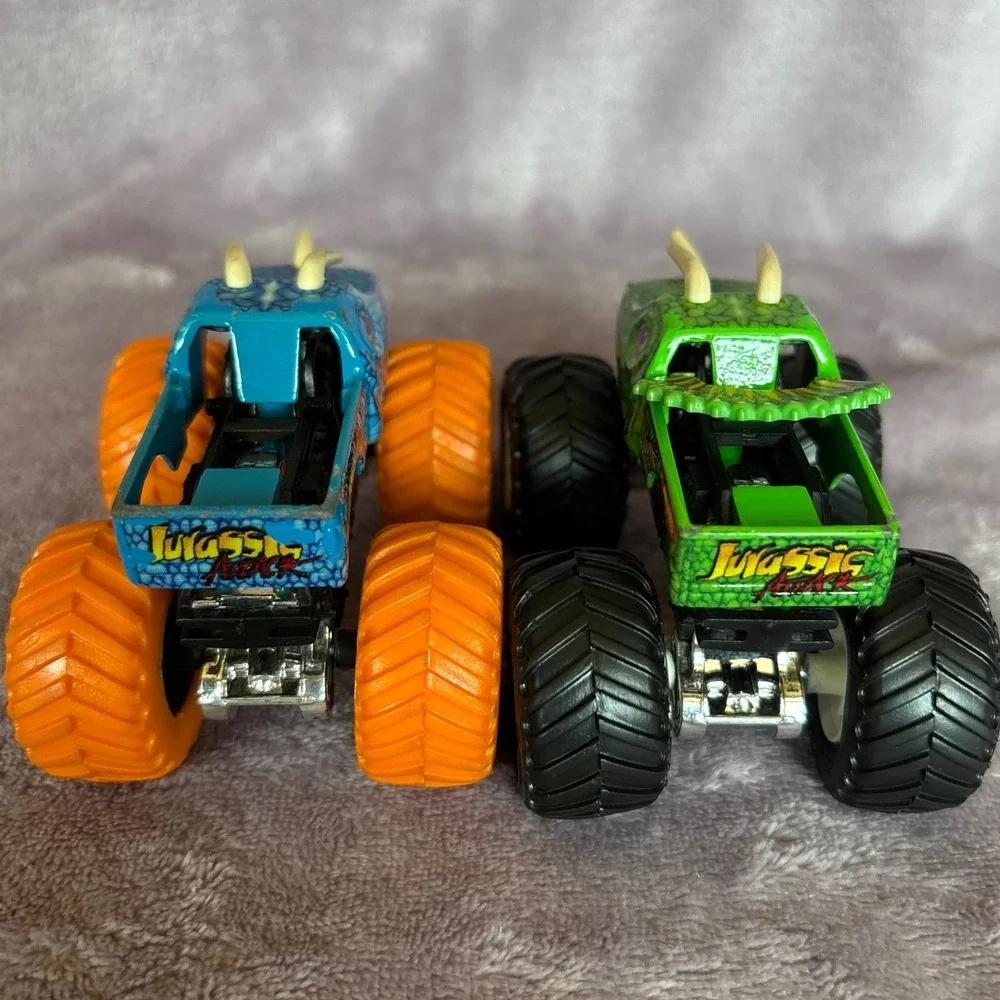 Hot Wheels Monster Jam Jurassic Attack Dinosaur Monster Truck Set Green Blue